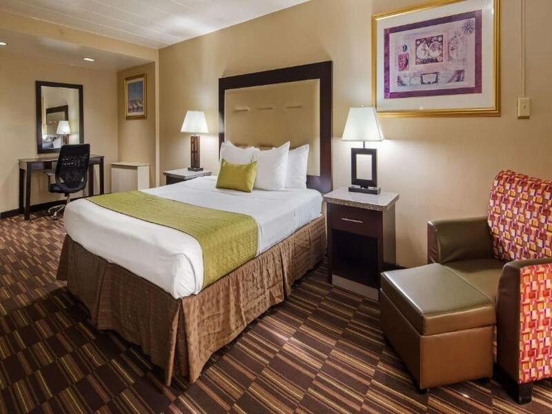 Best Western Louisville East Inn & Suites Exterior photo