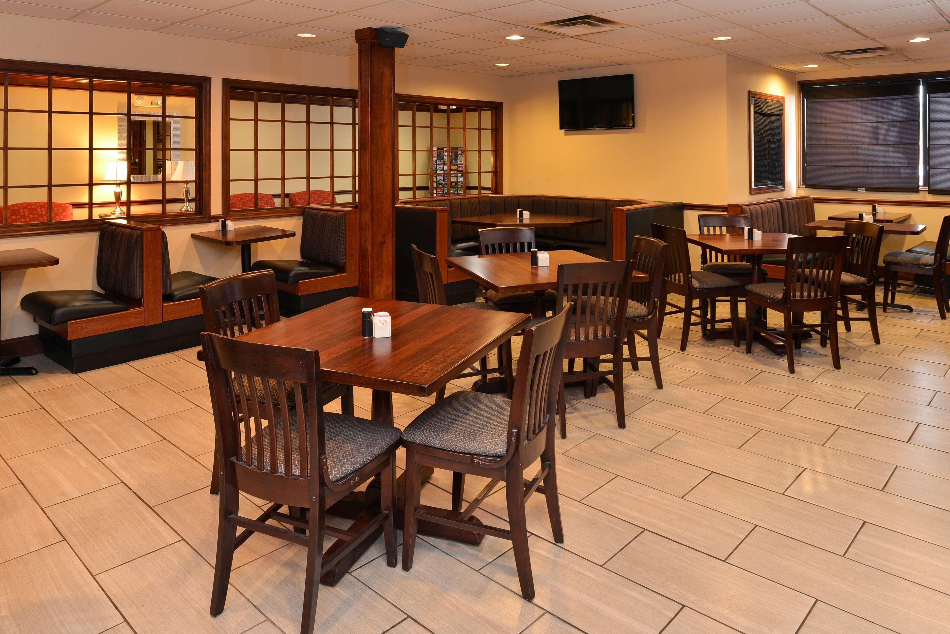 Best Western Louisville East Inn & Suites Exterior photo