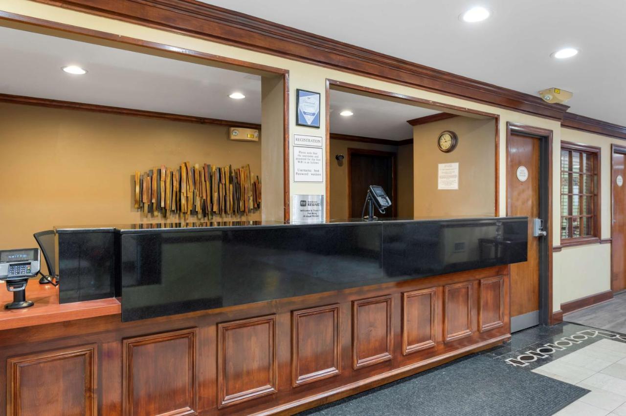 Best Western Louisville East Inn & Suites Exterior photo