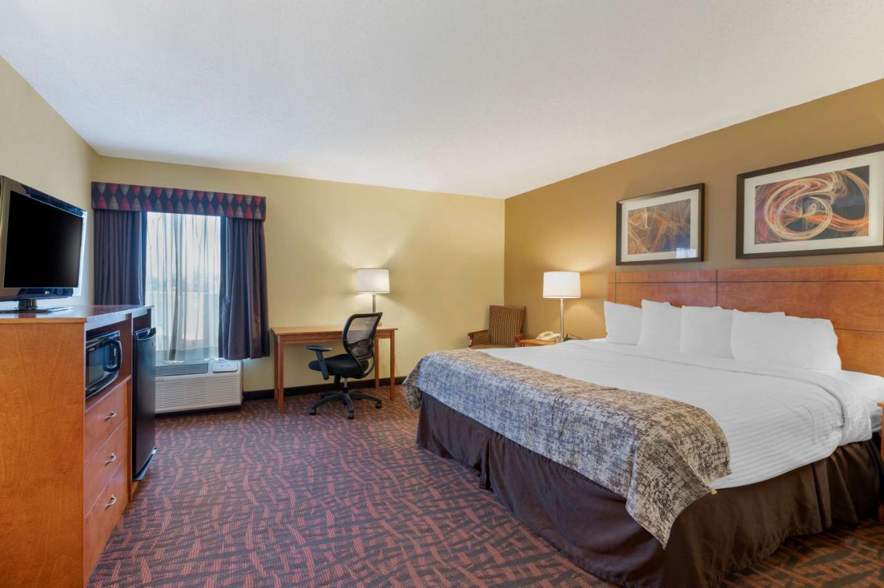 Best Western Louisville East Inn & Suites Exterior photo