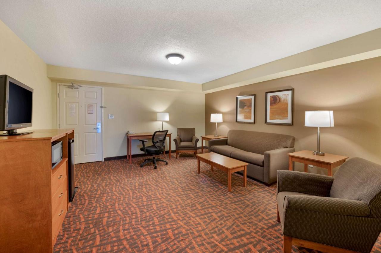 Best Western Louisville East Inn & Suites Exterior photo