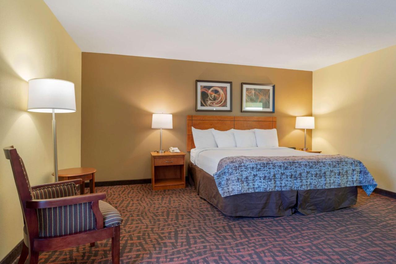 Best Western Louisville East Inn & Suites Exterior photo