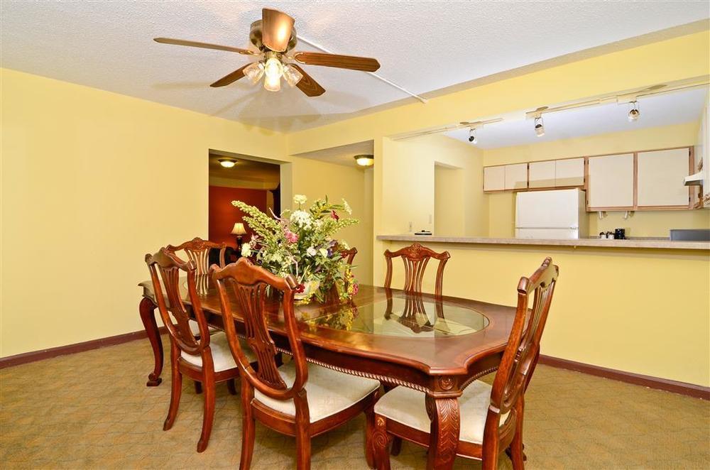 Best Western Louisville East Inn & Suites Room photo