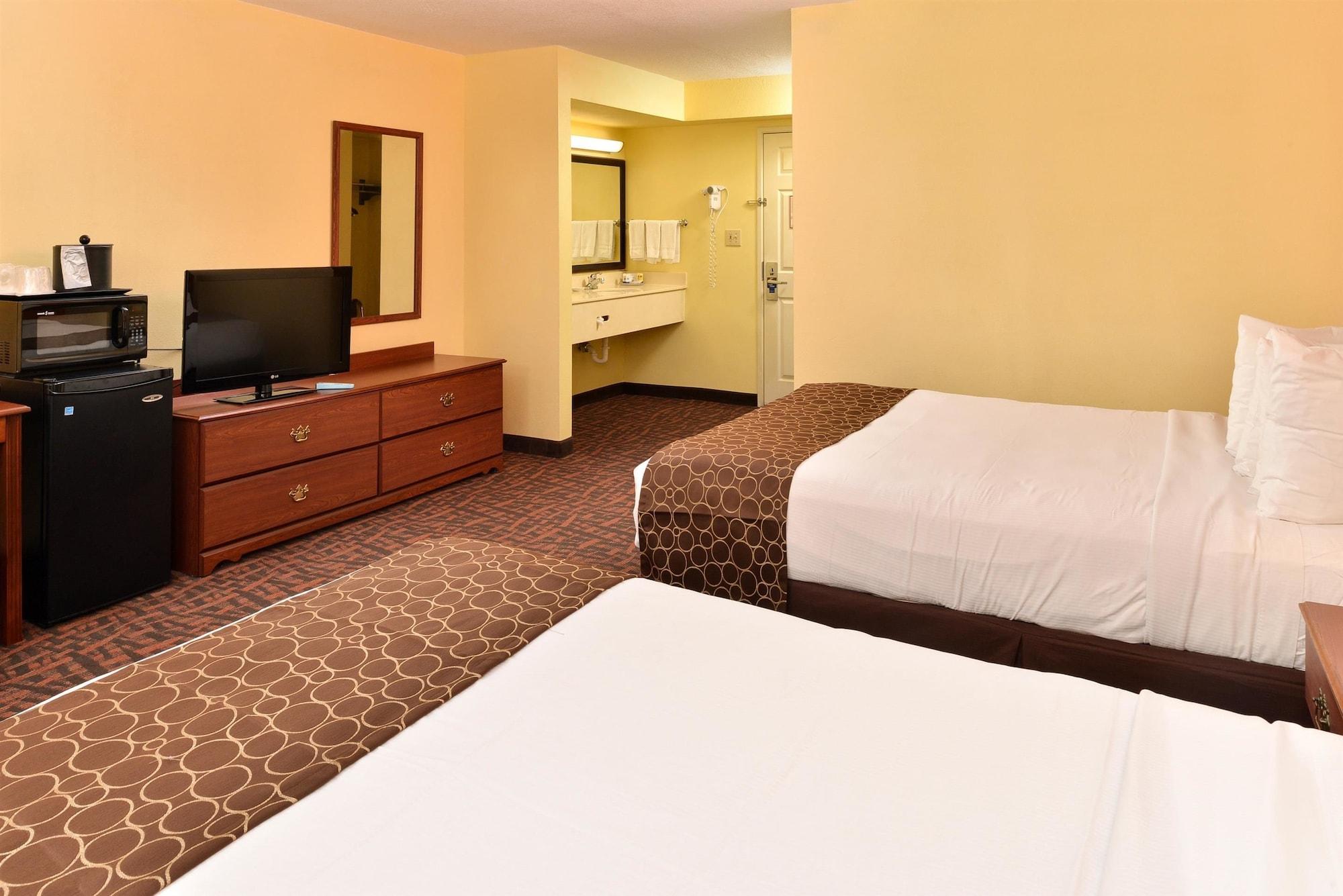 Best Western Louisville East Inn & Suites Exterior photo