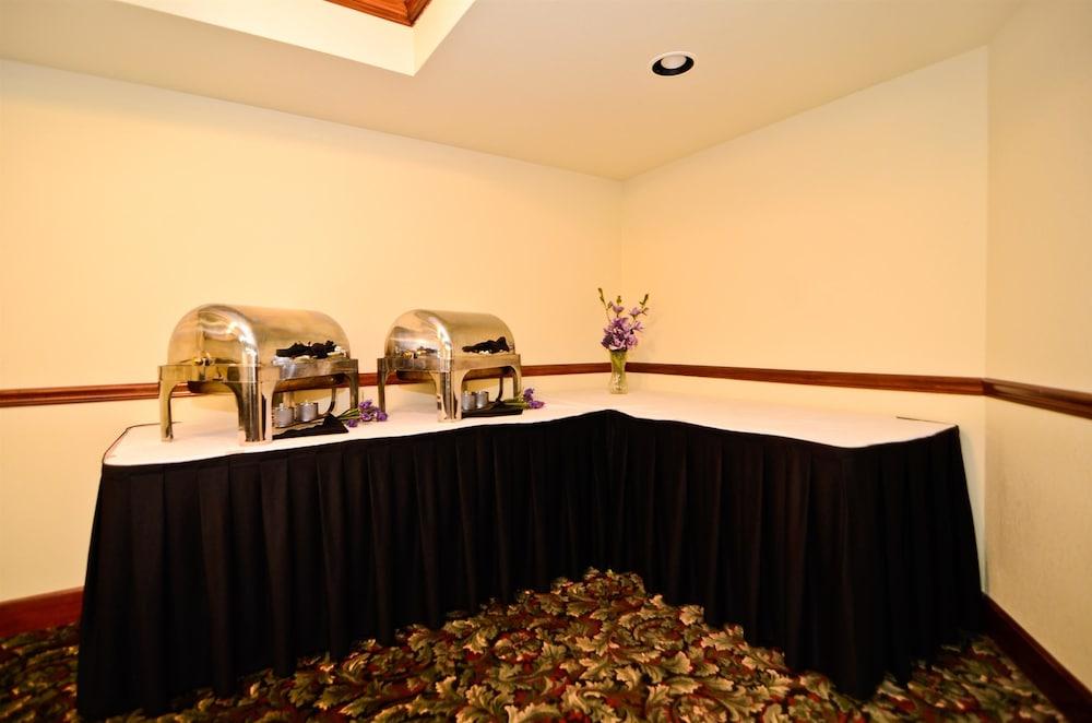 Best Western Louisville East Inn & Suites Exterior photo