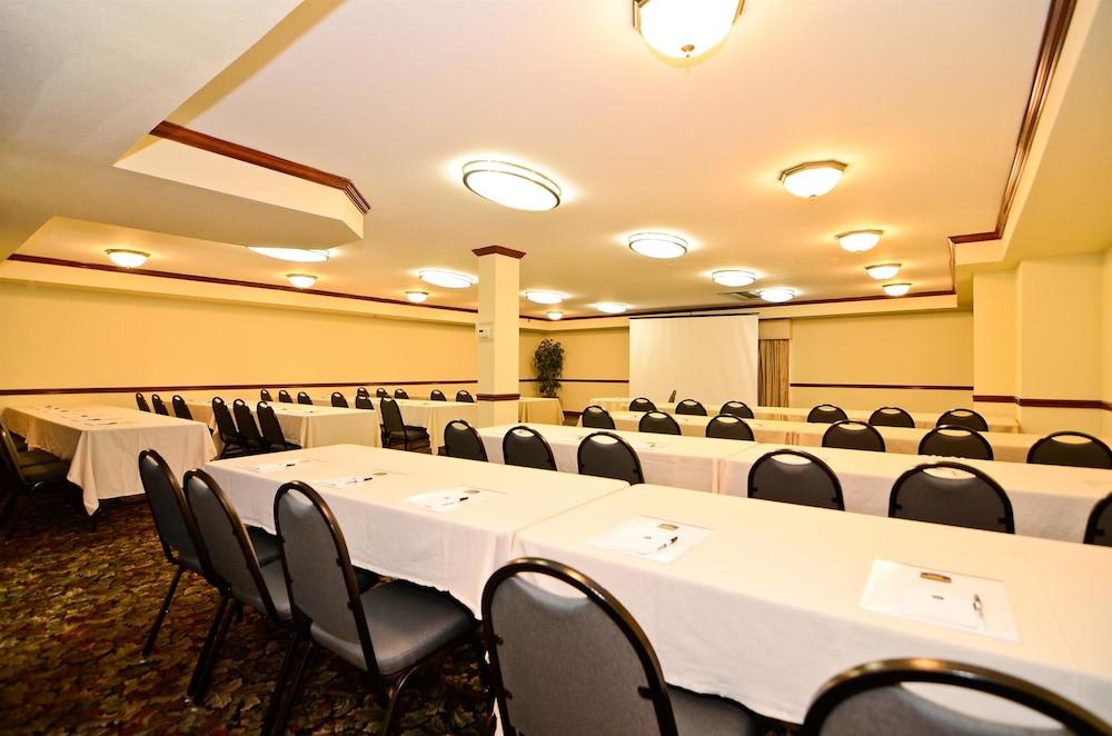 Best Western Louisville East Inn & Suites Exterior photo