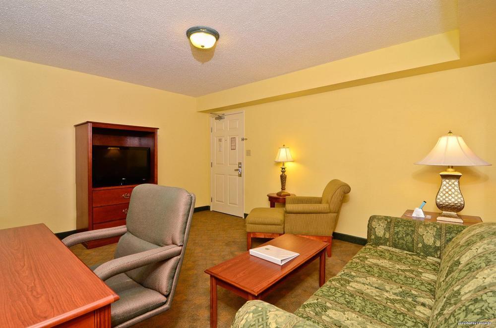 Best Western Louisville East Inn & Suites Room photo
