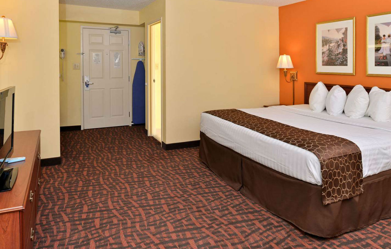 Best Western Louisville East Inn & Suites Exterior photo