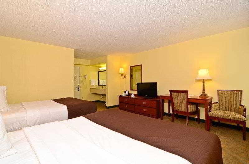 Best Western Louisville East Inn & Suites Exterior photo