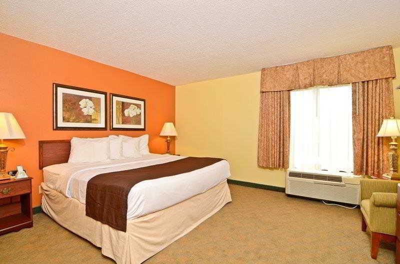 Best Western Louisville East Inn & Suites Exterior photo